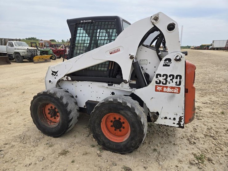 2009-bobcat-s330-image-7