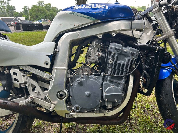 1995-suzuki-gsx-r750w-motorcycle-image-14