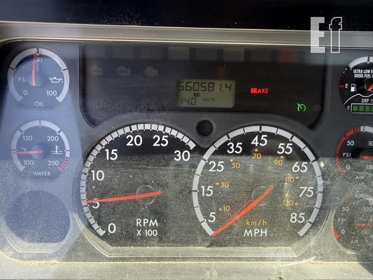 2013-freightliner-cascadia-125-image-40