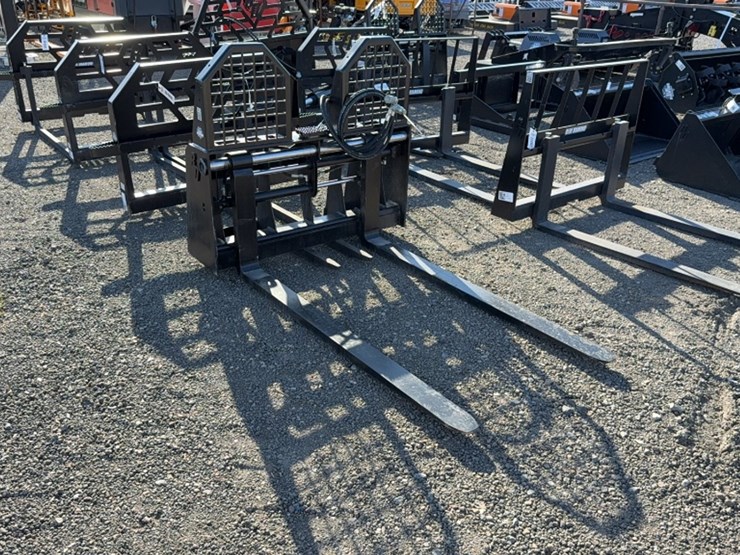 #2041-•-blue-diamond-60"-skid-steer-pallet-forks-image-1