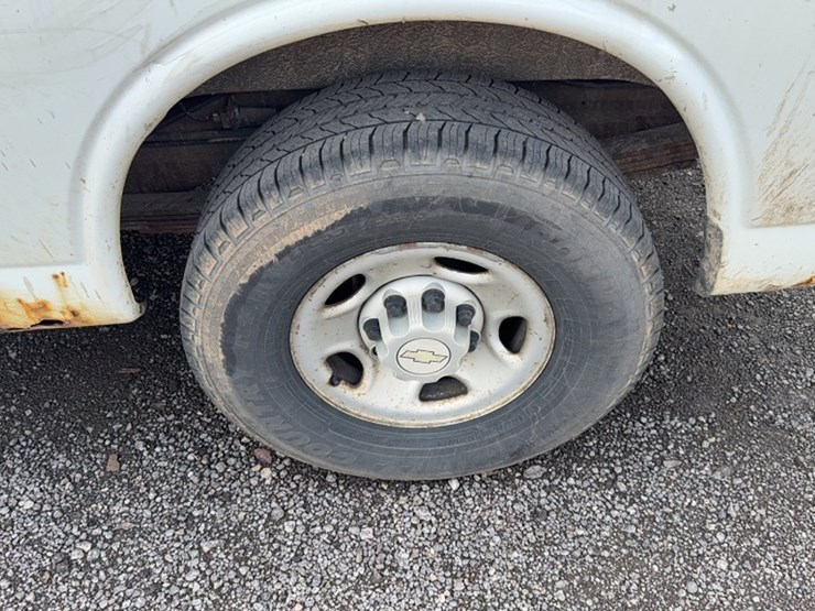 2004-chevrolet-3500-image-14