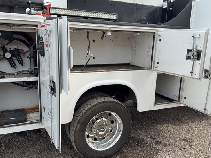 2019-ford-f550-image-9