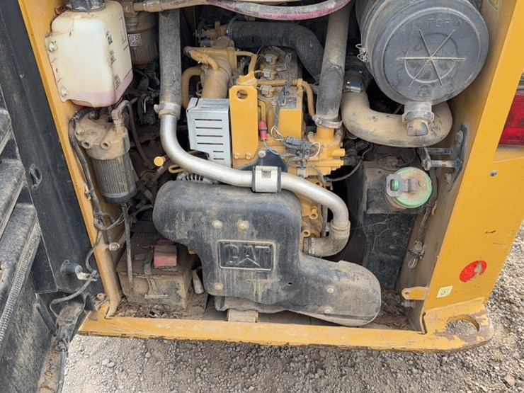 caterpillar-242d-image-11