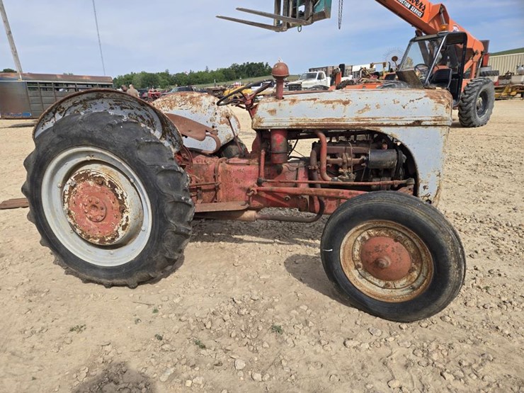 ford-8n-image-3