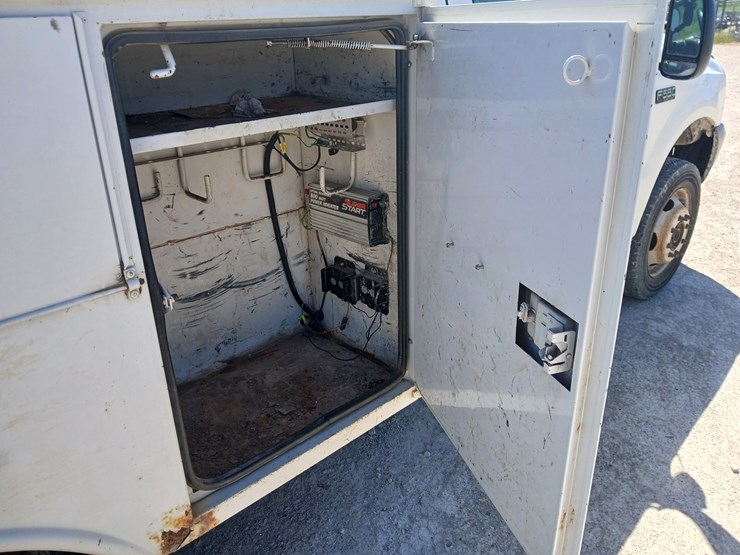 2003-ford-f550-image-66