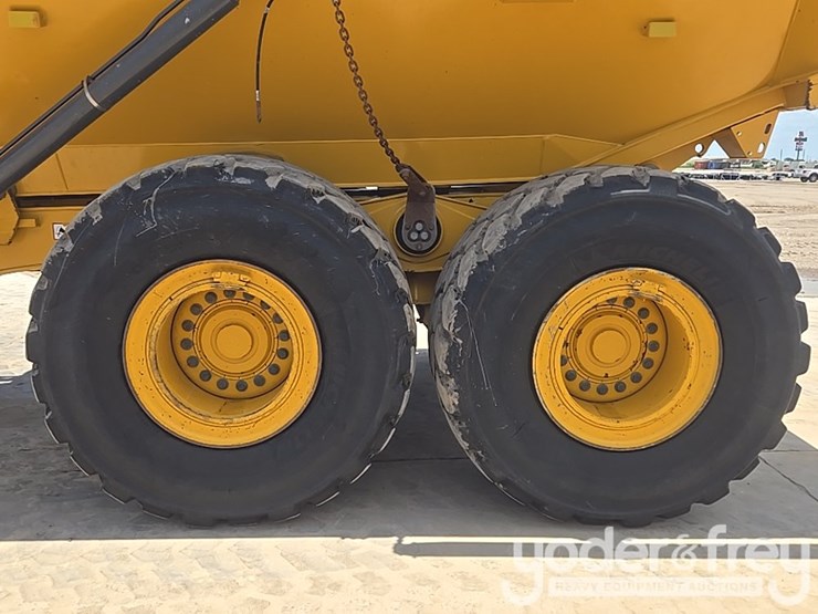 2023-deere-260e-image-10
