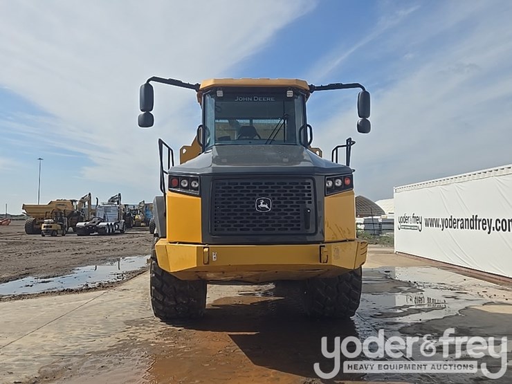 2023-deere-260e-image-8