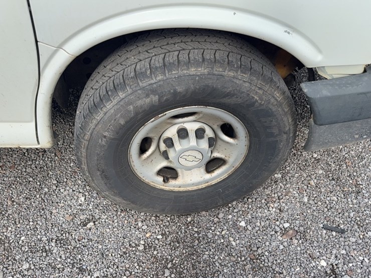 2004-chevrolet-3500-image-4