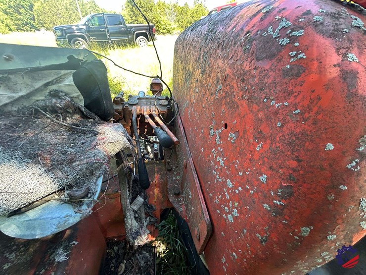 (inop)-allis-chalmers-farm-tractor-image-34
