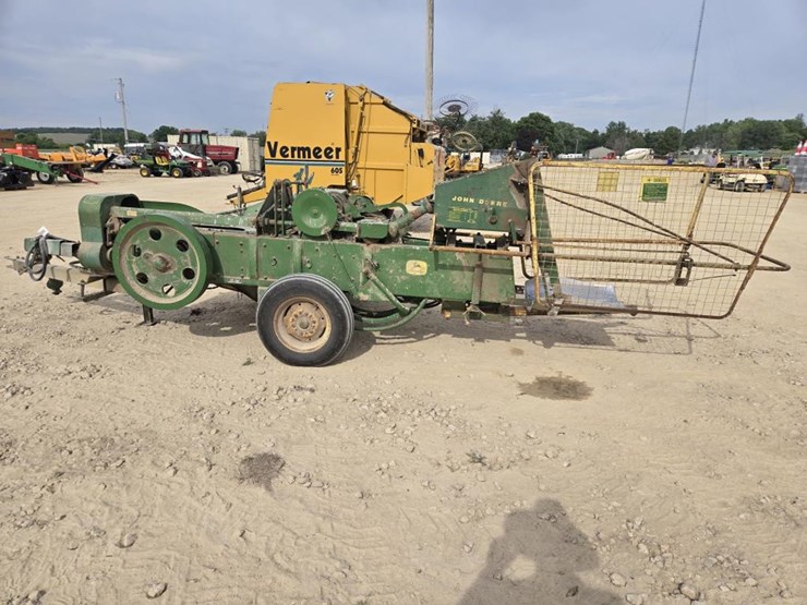 john-deere-24t-image-13