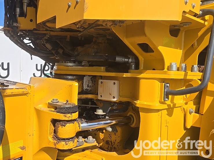 2023-deere-260e-image-22