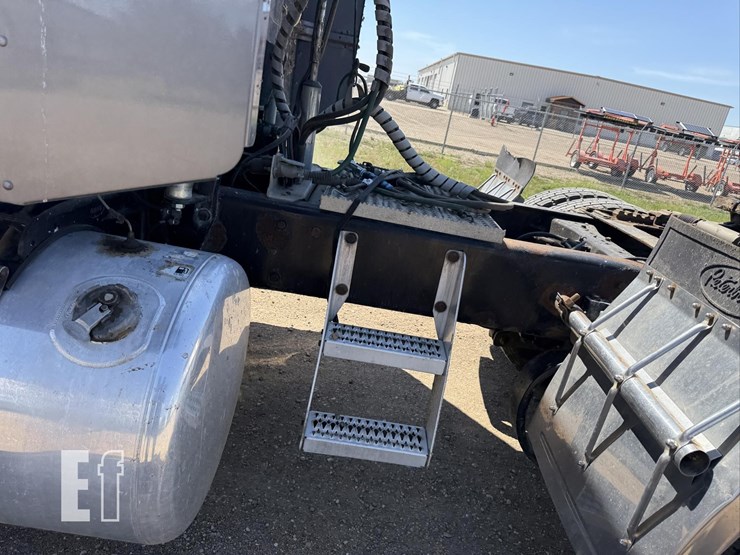 2009-peterbilt-386-image-45