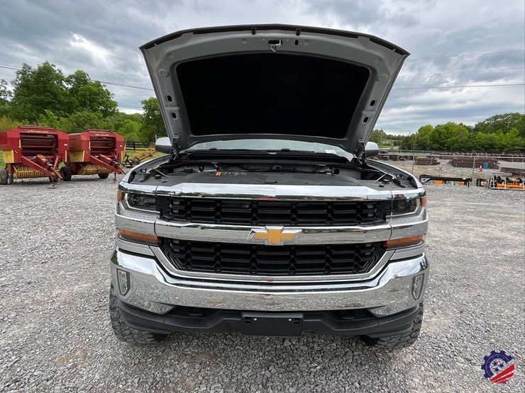 2017-chevrolet-silverado-lt-pickup-truck-image-50