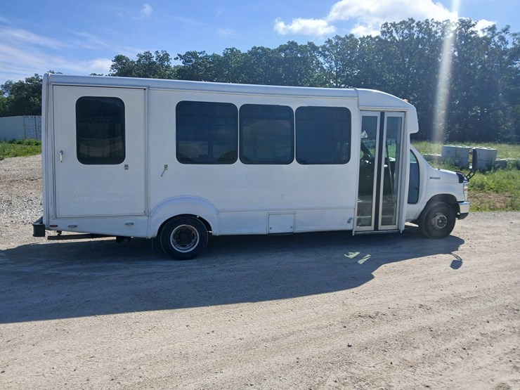 2009-ford-e450-image-10