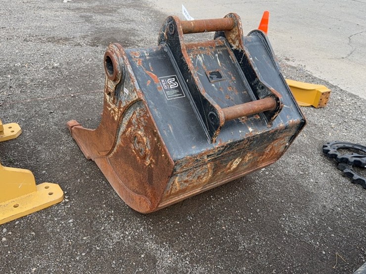 #2001-•-open-s-36"-excavator-bucket-image-3