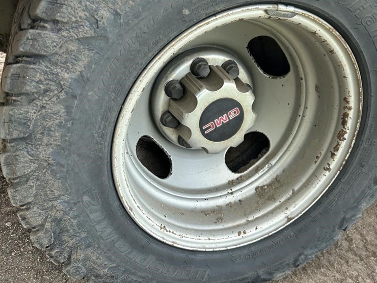 2001-gmc-3500-image-26