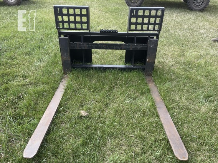 jenkins-skid-attach-pallet-forks-image-1
