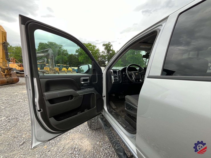 2017-chevrolet-silverado-lt-pickup-truck-image-78