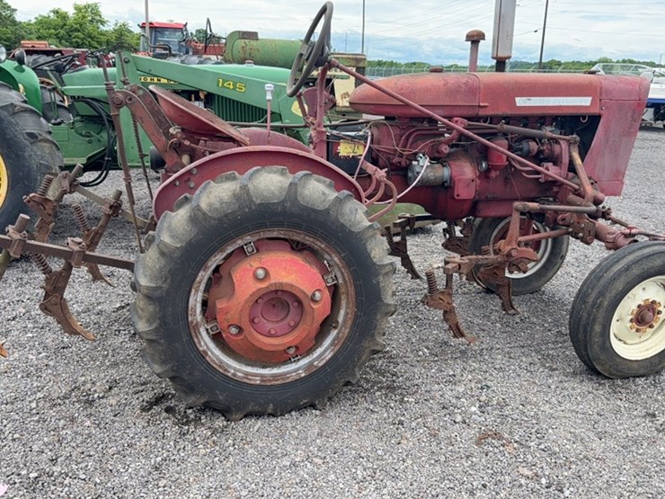 #3071-•-international-tractor-image-5