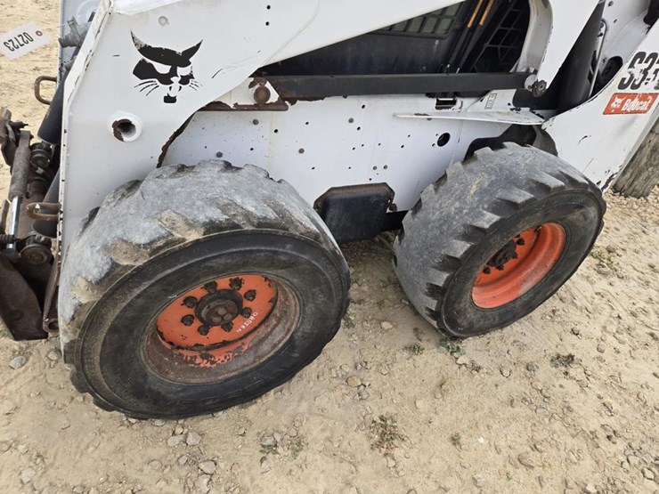 2009-bobcat-s330-image-6