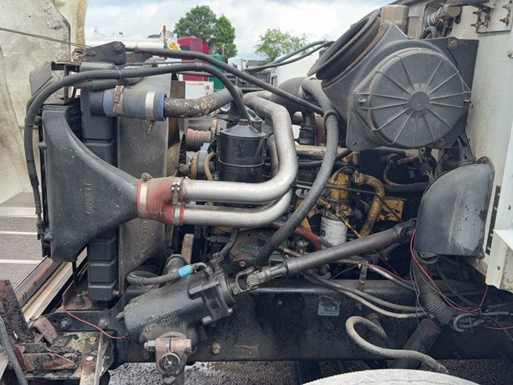 1995-peterbilt-330-image-23