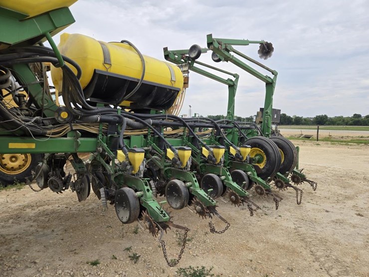 john-deere-1770nt-image-17