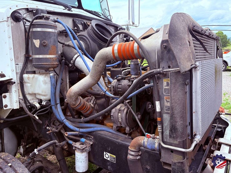 2006-peterbilt-335-image-40