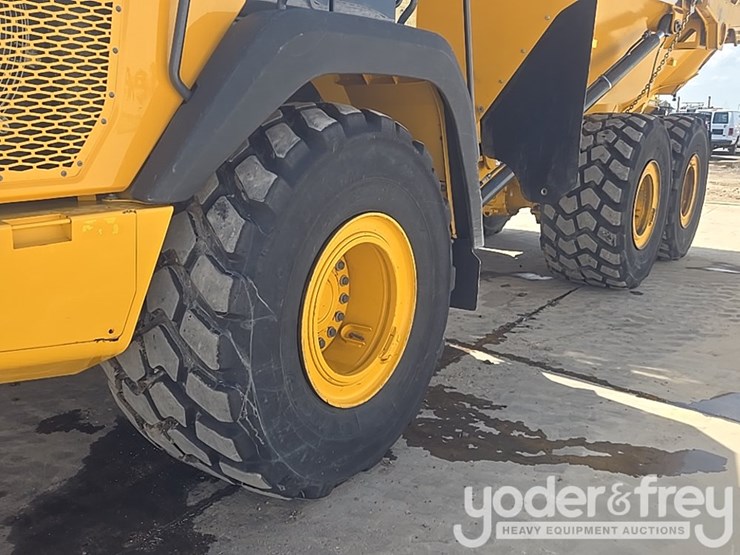 2023-deere-260e-image-9