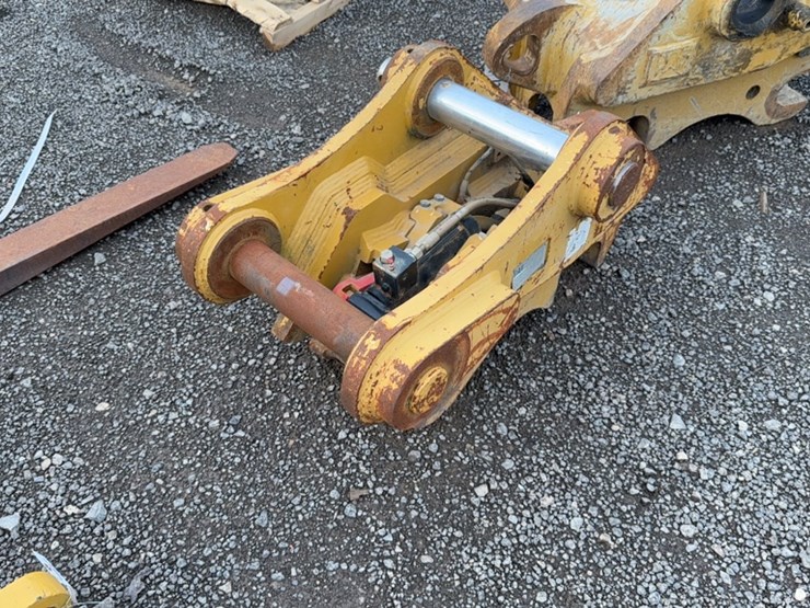 #2020-•-cat-excavator-hyd-quick-coupler-image-2