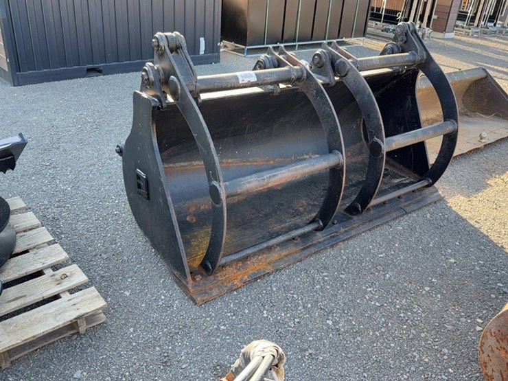 #2013-•-76"-front-loader-2-cylinder-grapple-bucket-image-1