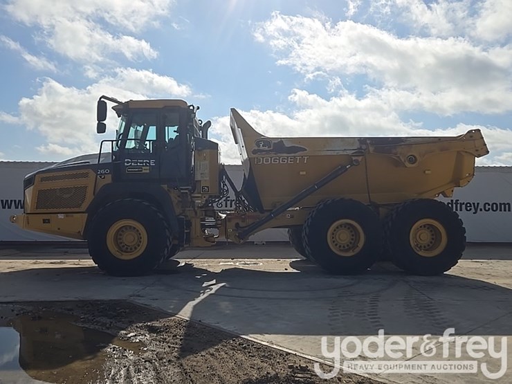 2023-deere-260e-image-2