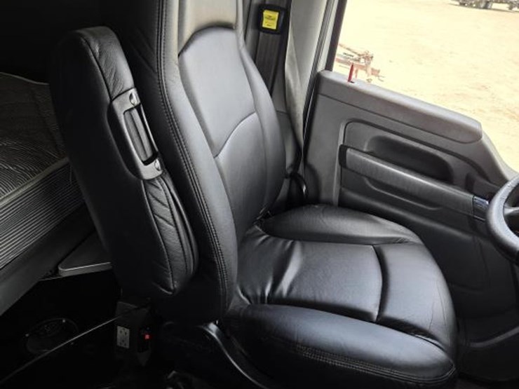 2018-kenworth-t680-image-31