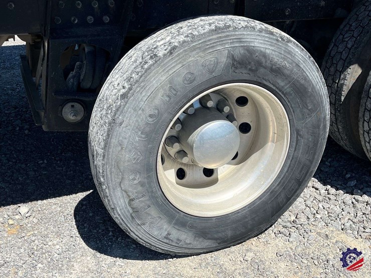 2017-kenworth-t680-image-8