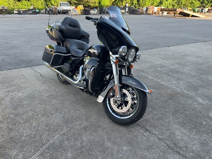 #3017-•-2015-harley-davidson-flh-motor-cycle-image-3