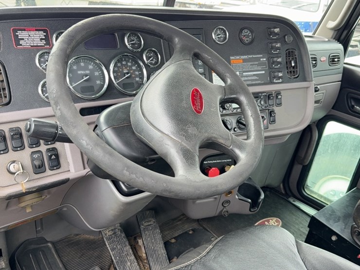 2014-peterbilt-386-image-16