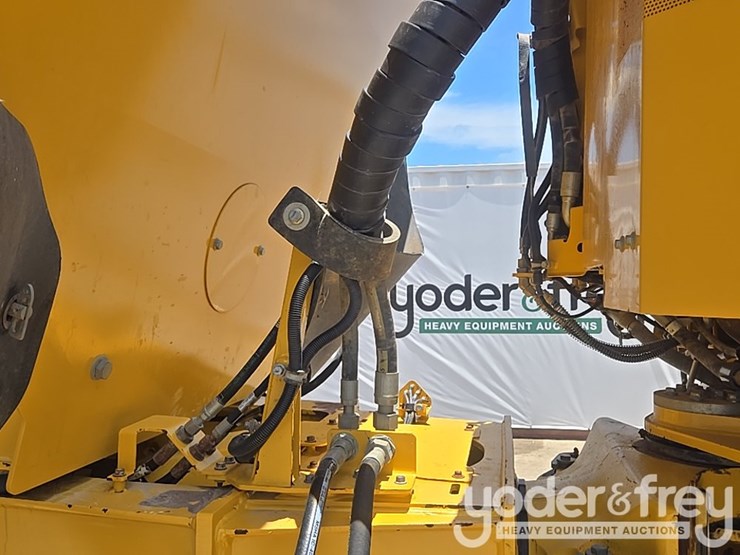 2023-deere-260e-image-20