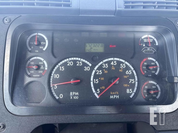 2013-freightliner-cascadia-125-image-11