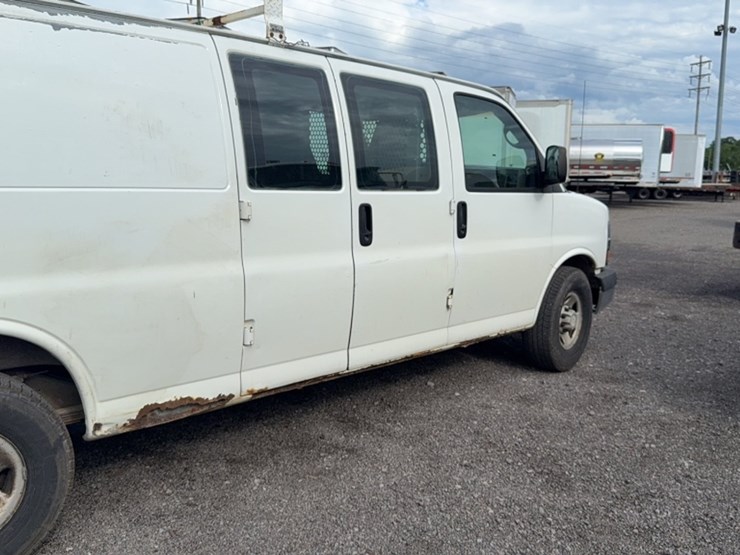2004-chevrolet-3500-image-6