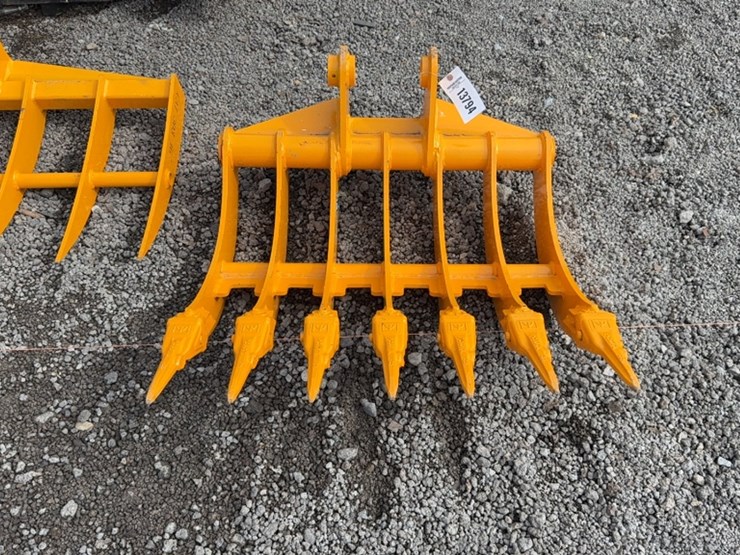 caterpillar-305-image-1
