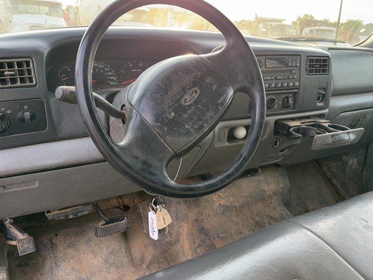2003-ford-f550-image-19