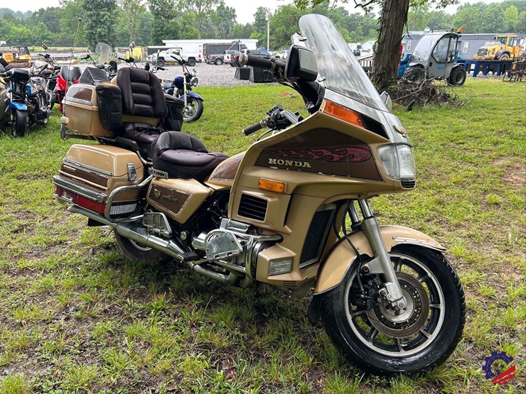 1985-honda-gl1200-(goldwing)-l-motorcycle-image-4