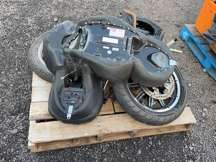 #3021-•-pallet-of-motor-cycle-parts-image-3