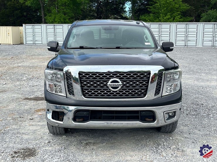 2017-nissan-titan-image-13