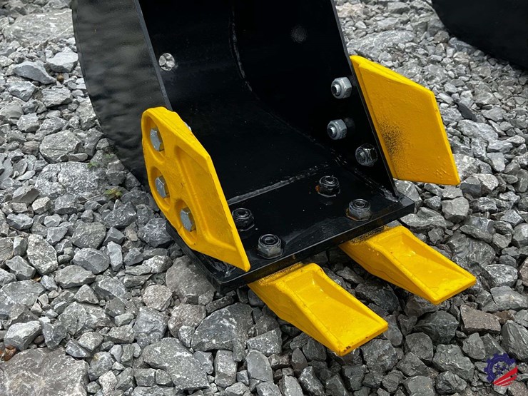 unused-2026-ce-8in-toothed-bucket-image-7