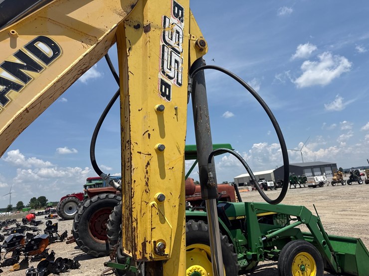 2009-new-holland-b95b-image-6
