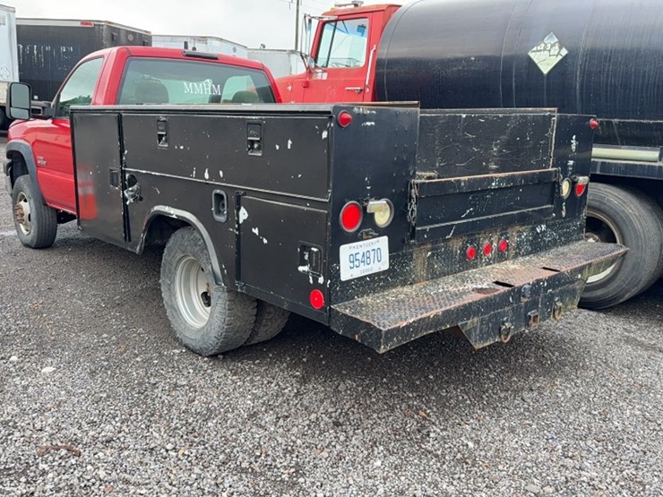 2005-chevrolet-3500-image-12