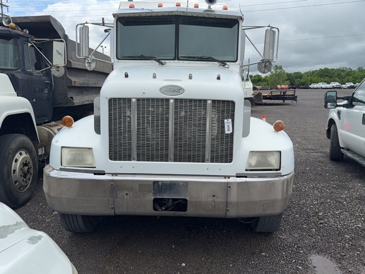 1995-peterbilt-330-image-2