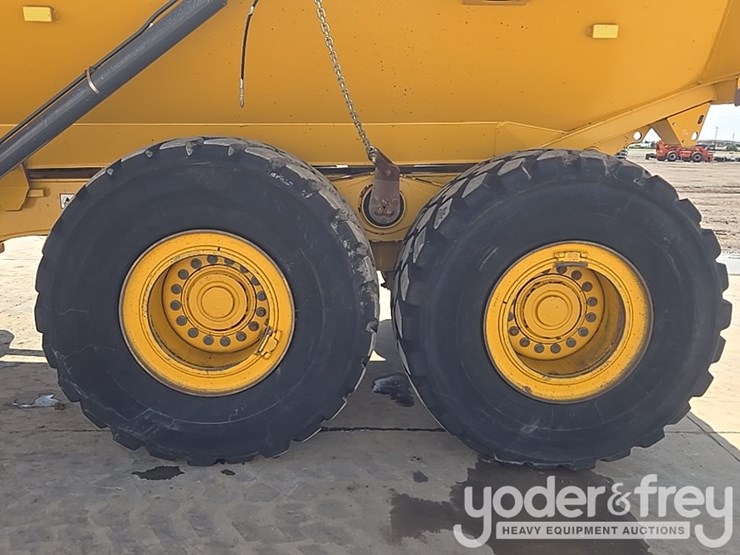 2023-deere-260e-image-11