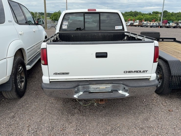 2002-chevrolet-s10-image-7