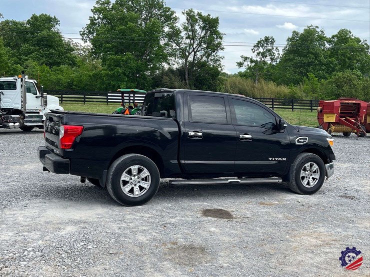 2017-nissan-titan-image-4